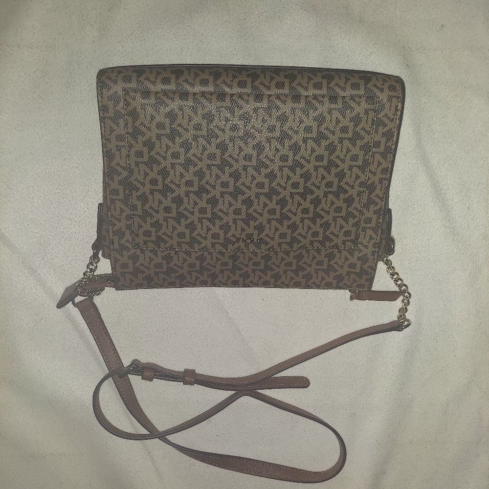 Cute satchel DKNY BAG. ONLY WORN A COUPLE TIMES